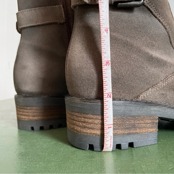 NWT LaCanadienne CAMILLA W'proof Lug Sole Boots in Stone Oiled Suede *Canada* - Picture 5 of 13